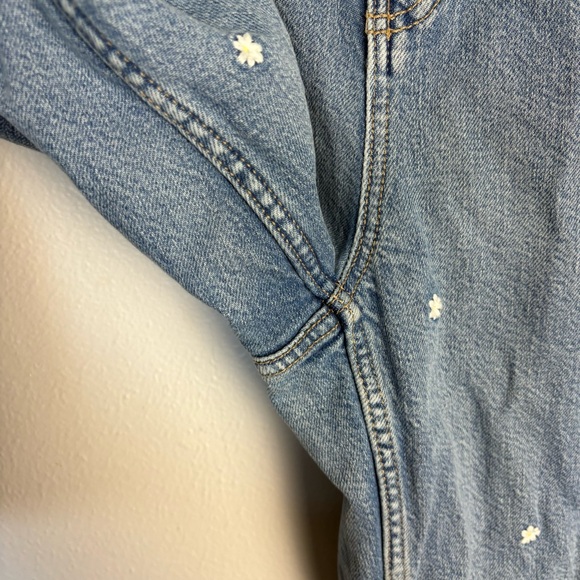 Old Navy Extra High Rise Sky Hi Wide Leg Jeans Daisy Embroidered Size 12 - Picture 4 of 12